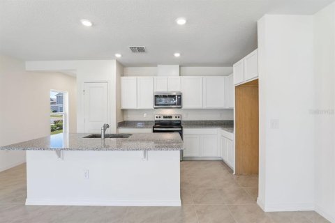 Townhouse in Lake Wales, Florida 3 bedrooms, 156.54 sq.m. № 2375518 - photo 3