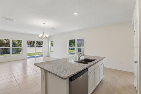 Townhouse in Lake Wales, Florida 3 bedrooms, 156.54 sq.m. № 2375518 - photo 6