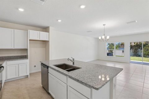 Townhouse in Lake Wales, Florida 3 bedrooms, 156.54 sq.m. № 2375518 - photo 7