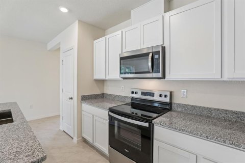 Townhouse in Lake Wales, Florida 3 bedrooms, 156.54 sq.m. № 2375518 - photo 4