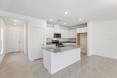 Townhouse in Lake Wales, Florida 3 bedrooms, 156.54 sq.m. № 2375518 - photo 2