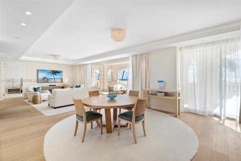 Condo in Miami Beach, Florida, 2 bedrooms  № 1989329 - photo 11