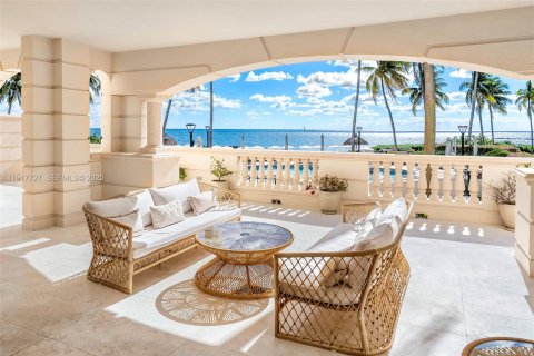 Condo in Miami Beach, Florida, 2 bedrooms  № 1989329 - photo 2