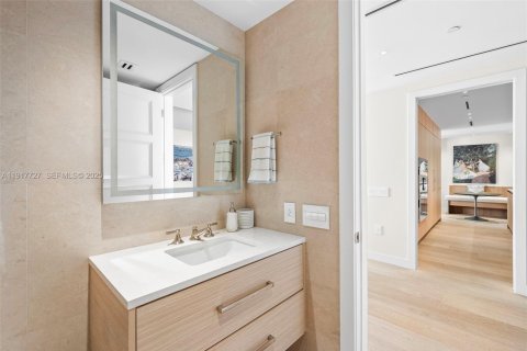 Condo in Miami Beach, Florida, 2 bedrooms  № 1989329 - photo 28