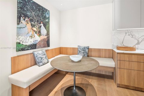 Condo in Miami Beach, Florida, 2 bedrooms  № 1989329 - photo 9