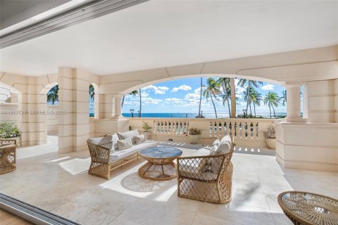 Condo in Miami Beach, Florida, 2 bedrooms  № 1989329 - photo 16