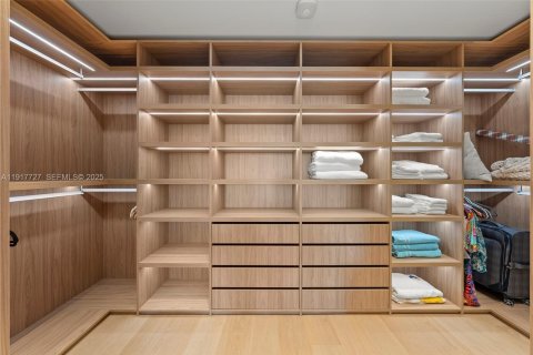 Condo in Miami Beach, Florida, 2 bedrooms  № 1989329 - photo 29