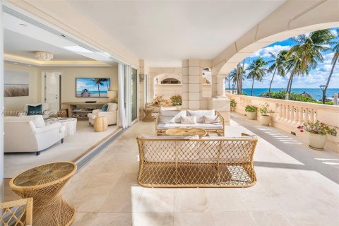 Condo in Miami Beach, Florida, 2 bedrooms  № 1989329 - photo 17