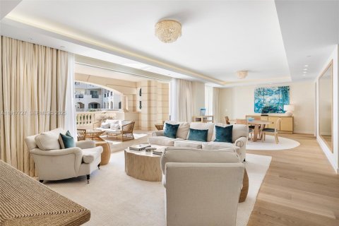 Condo in Miami Beach, Florida, 2 bedrooms  № 1989329 - photo 13