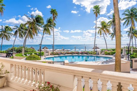 Condo in Miami Beach, Florida, 2 bedrooms  № 1989329 - photo 22