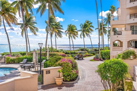 Condo in Miami Beach, Florida, 2 bedrooms  № 1989329 - photo 23