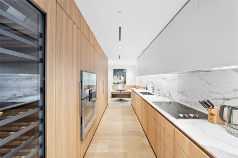 Condo in Miami Beach, Florida, 2 bedrooms  № 1989329 - photo 6