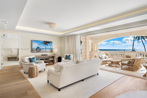 Condo in Miami Beach, Florida, 2 bedrooms  № 1989329 - photo 15