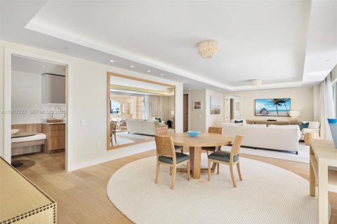 Condo in Miami Beach, Florida, 2 bedrooms  № 1989329 - photo 10