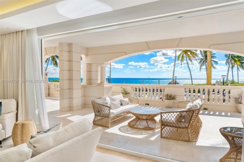 Condo in Miami Beach, Florida, 2 bedrooms  № 1989329 - photo 18