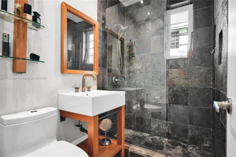 Condo in Miami Beach, Florida, 1 bedroom  № 1976857 - photo 15