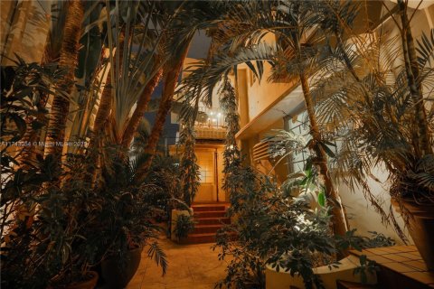 Condo in Miami Beach, Florida, 1 bedroom  № 1976857 - photo 23