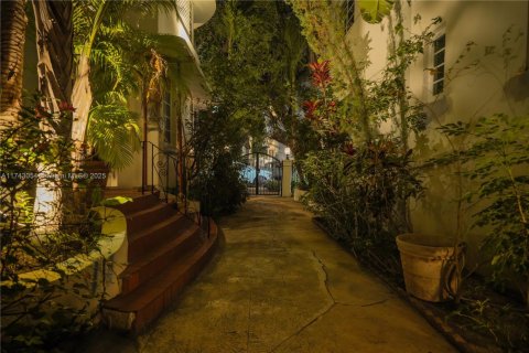 Condo in Miami Beach, Florida, 1 bedroom  № 1976857 - photo 22