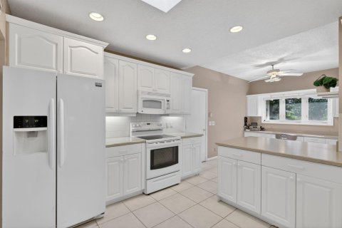 House in Stuart, Florida 3 bedrooms, 208.94 sq.m. № 2254332 - photo 16