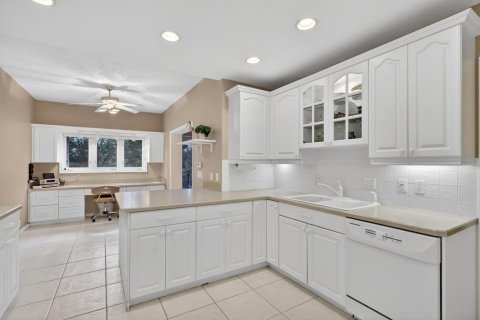 House in Stuart, Florida 3 bedrooms, 208.94 sq.m. № 2254332 - photo 17