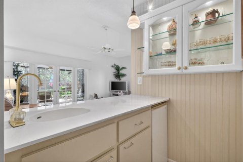 House in Stuart, Florida 3 bedrooms, 208.94 sq.m. № 2254332 - photo 12