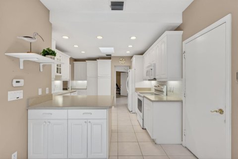 House in Stuart, Florida 3 bedrooms, 208.94 sq.m. № 2254332 - photo 14