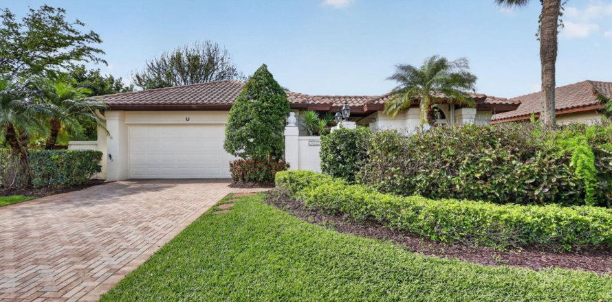 House in Stuart, Florida 3 bedrooms, 208.94 sq.m. № 2254332