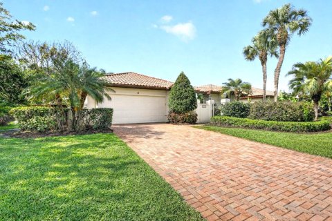 House in Stuart, Florida 3 bedrooms, 208.94 sq.m. № 2254332 - photo 2