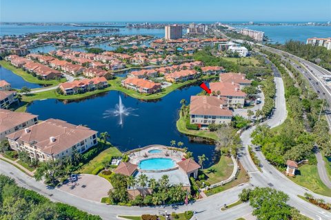 Condo in Saint Petersburg, Florida, 3 bedrooms  № 1613957 - photo 1