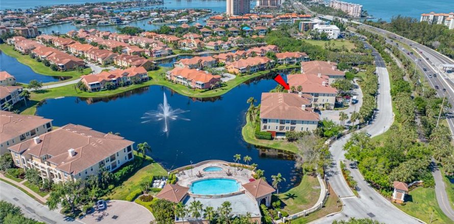 Condo in Saint Petersburg, Florida, 3 bedrooms  № 1613957