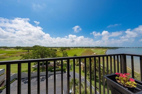Condo in Belleair, Florida, 2 bedrooms № 2122088 - photo 27