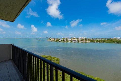 Condo in Belleair, Florida, 2 bedrooms № 2122088 - photo 21