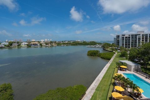 Condo in Belleair, Florida, 2 bedrooms № 2122088 - photo 3