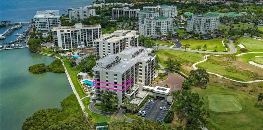Condo in Belleair, Florida, 2 bedrooms № 2122088