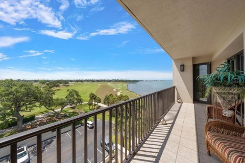 Condo in Belleair, Florida, 2 bedrooms № 2122088 - photo 24