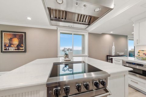 Condo in Belleair, Florida, 2 bedrooms № 2122088 - photo 10