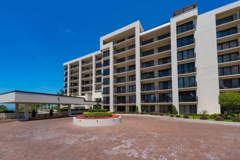 Condo in Belleair, Florida, 2 bedrooms № 2122088 - photo 2