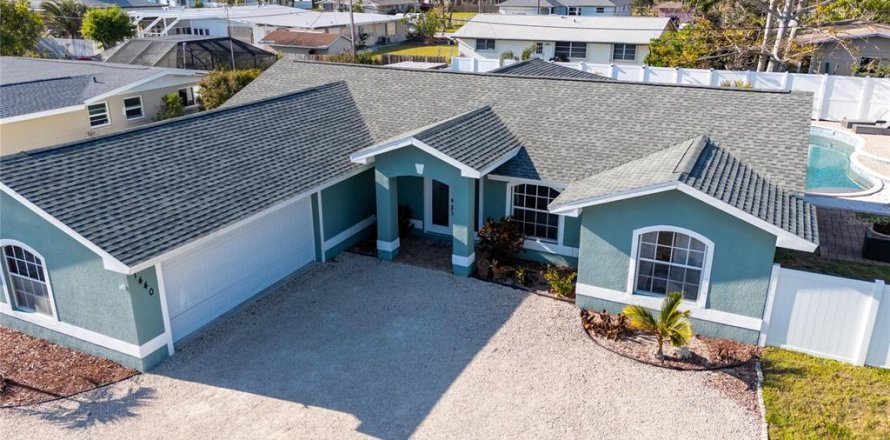 House in Englewood, Florida 4 bedrooms, 186.36 sq.m. № 1615299