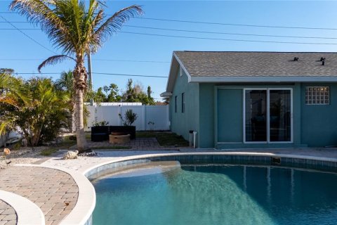 House in Englewood, Florida 4 bedrooms, 186.36 sq.m. № 1615299 - photo 26