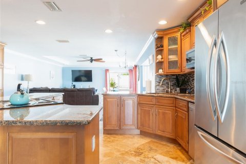 House in Englewood, Florida 4 bedrooms, 186.36 sq.m. № 1615299 - photo 6