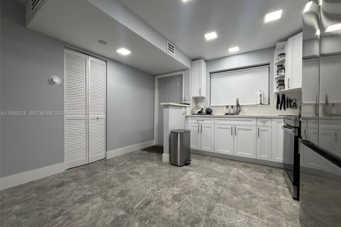 Снять в аренду кондоминиум в Майами, Флорида 2 спальни, 86.96м2, № 2021094 - фото 2