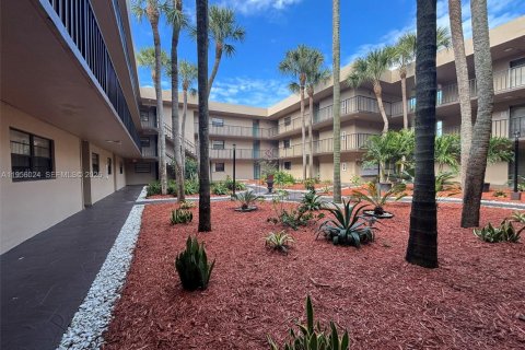 Снять в аренду кондоминиум в Майами, Флорида 2 спальни, 86.96м2, № 2021094 - фото 24