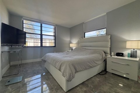 Снять в аренду кондоминиум в Майами, Флорида 2 спальни, 86.96м2, № 2021094 - фото 18