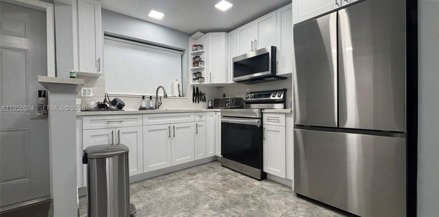 Кондоминиум с 2 спальнями в Майами, Флорида № 2021094