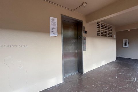 Снять в аренду кондоминиум в Майами, Флорида 2 спальни, 86.96м2, № 2021094 - фото 27