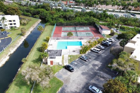 Снять в аренду кондоминиум в Майами, Флорида 2 спальни, 86.96м2, № 2021094 - фото 30