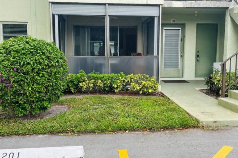 Condo in Delray Beach, Florida, 2 bedrooms  № 959527 - photo 1