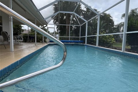 House in Punta Gorda, Florida 3 bedrooms, 161.09 sq.m. № 2103110 - photo 2