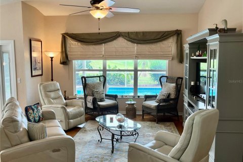 House in Punta Gorda, Florida 3 bedrooms, 161.09 sq.m. № 2103110 - photo 15