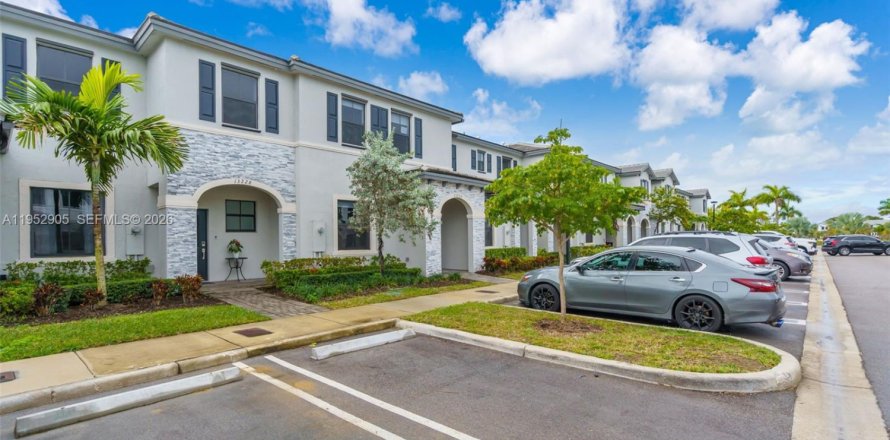 Таунхаус в Хомстед, Флорида 3 спальни, 137.77м2 № 2008850